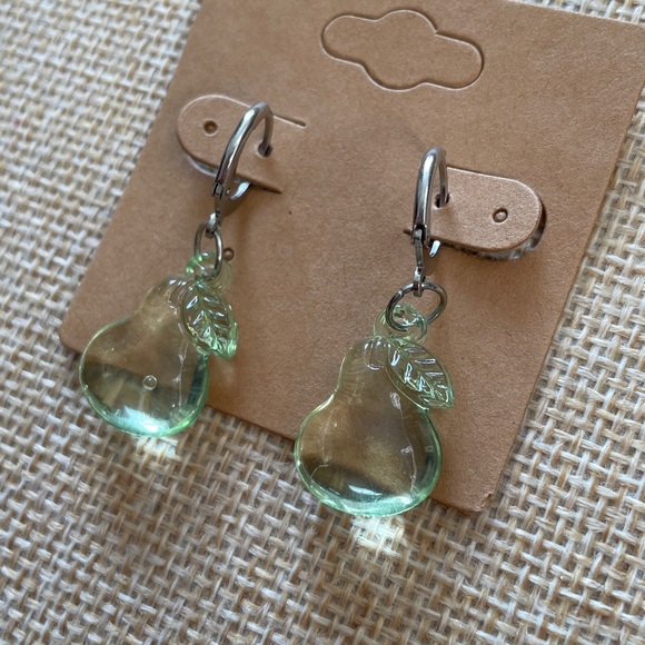 Elegant Pear-Shaped Green Earrings - Picture 4 of 4